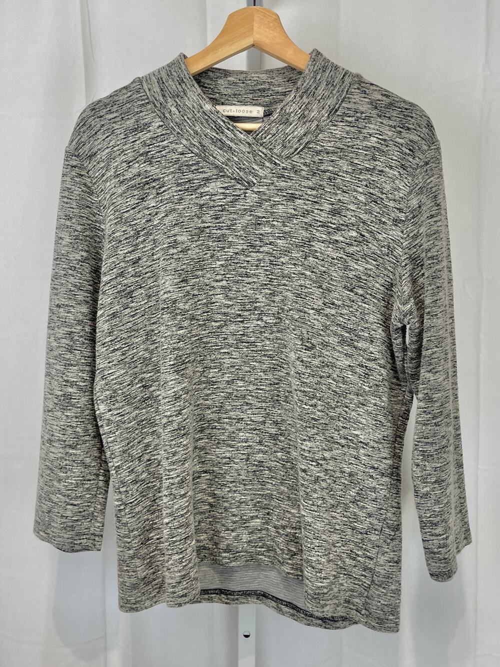 CUT LOOSE V Neck 3/4 Sleeve Pullover Knit Top Marled Heather Gray Beige Size M